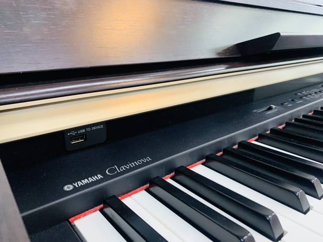 Đàn piano điện Yamaha CLP 330| Dòng Được Ưa Chuộng Nhất Hiện Nay| Piano Hoàng Phúc