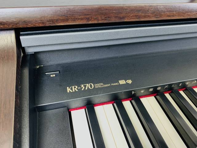 Mua đàn Roland KR-370 giá hấp dẫn 