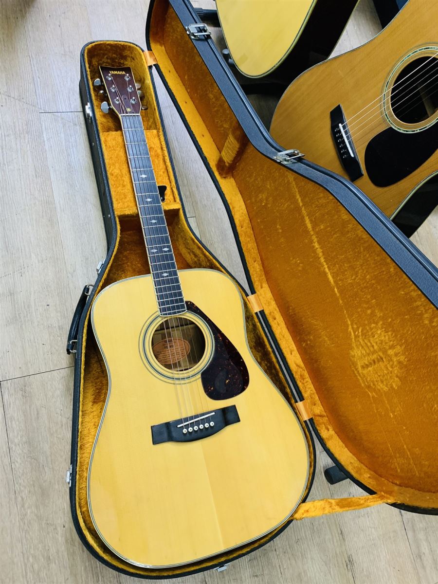Guitar Yamaha FG-401