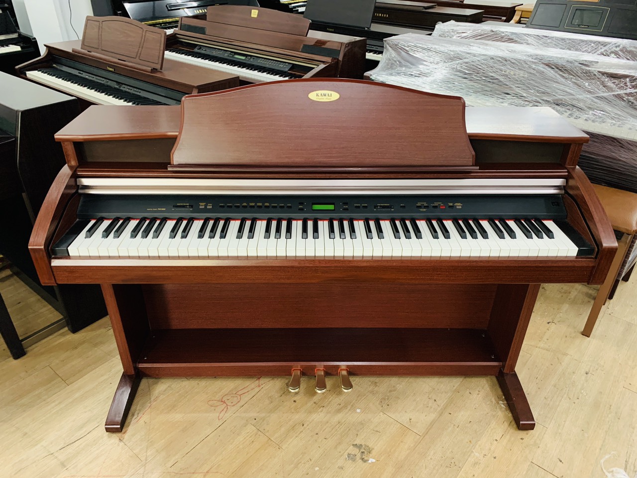 Tại sao nhiều người chọn mua piano điện cũ giá rẻ TP HCM?
